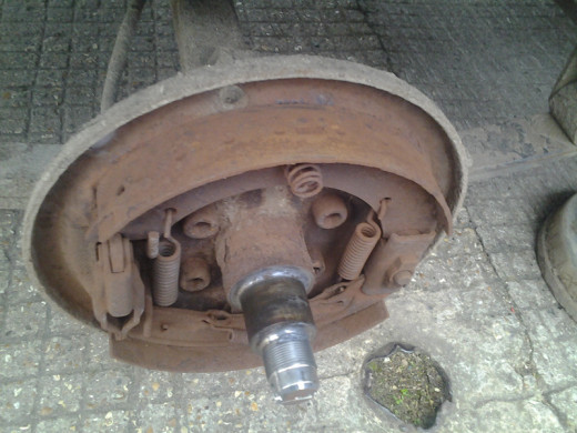 Brake Shoes distorted NO-LININGS-AT-ALL