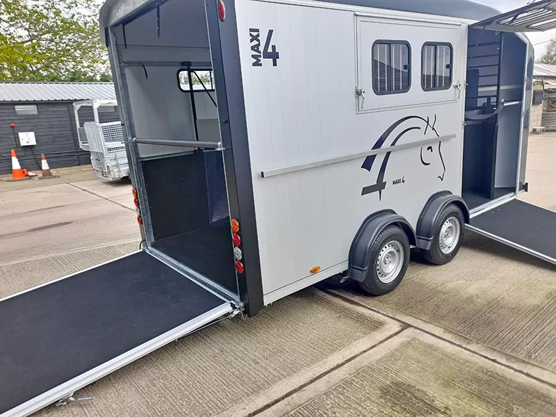 DANHIRE TRAILERS pleased to supply New Cheval Maxi 4 Horse Trailer to customer!
